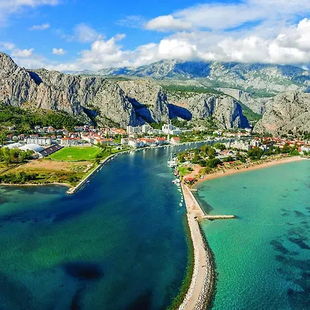 Apartamento 3 Bedroom In Omiš